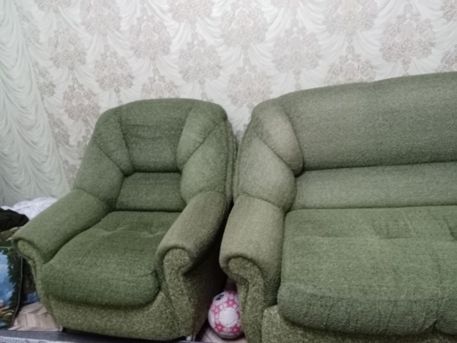 Угловой диван, целый