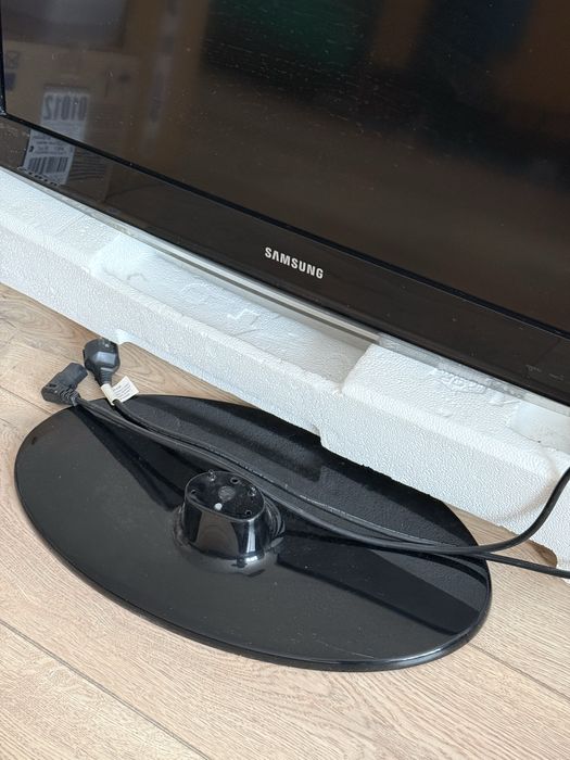 Продам телевизор 32 диагональ Samsung