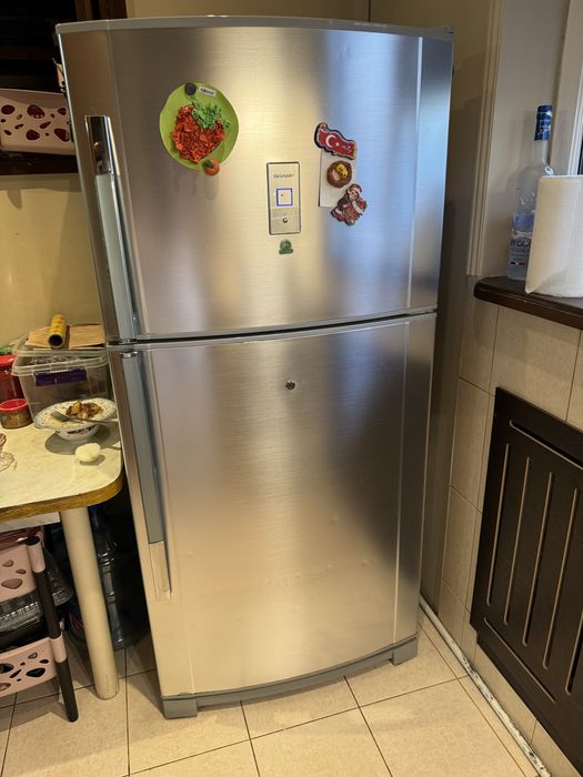 Холодильльник Sharp б/у в хорошем сосстоянии