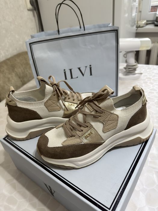 Женский кроссовки