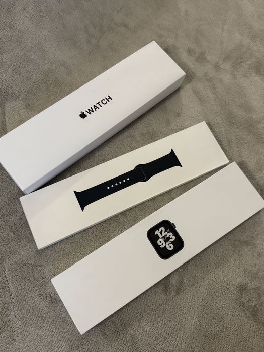 Продам Apple Watch SE