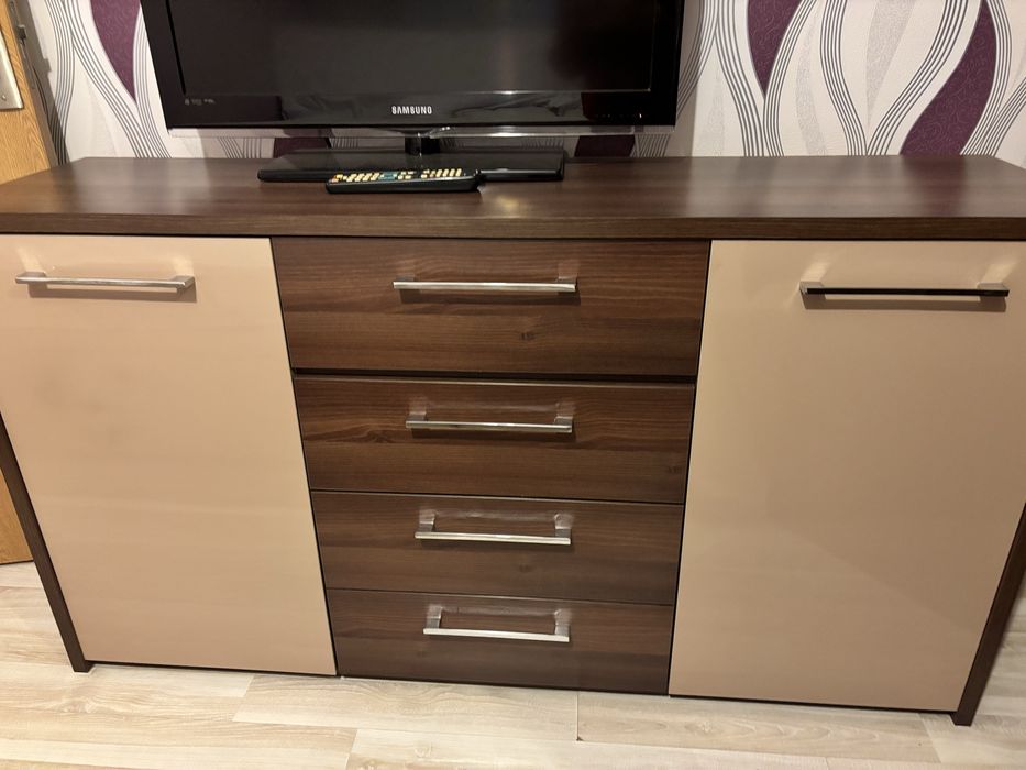 Vând dulap și comodă- ridicare și demontare personală