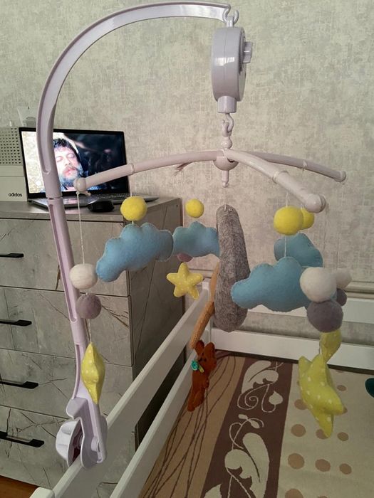 Продам детский мобиль в манеж!!!