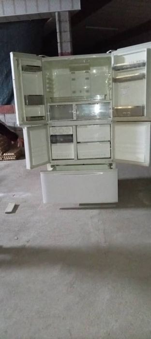 Kareyski Muzlatgich sotiladi