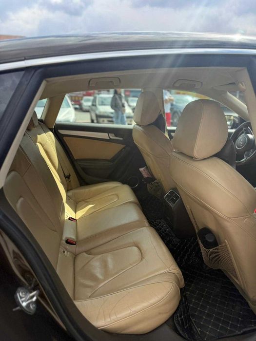 Mașina audi A 5 sportblack