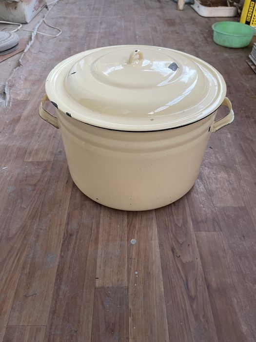 Продается кастрюля  20 литр эмалированная