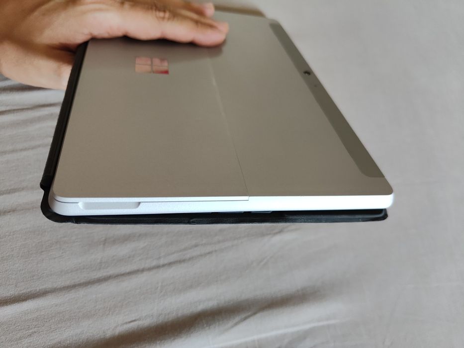 Microsoft surface go 2 8gb ram, 128gb, m3 8100y, model 1926