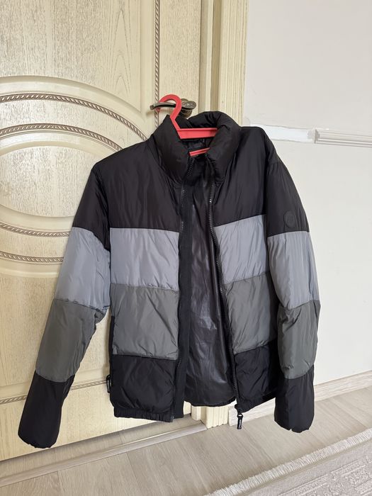 Продам куртки новые