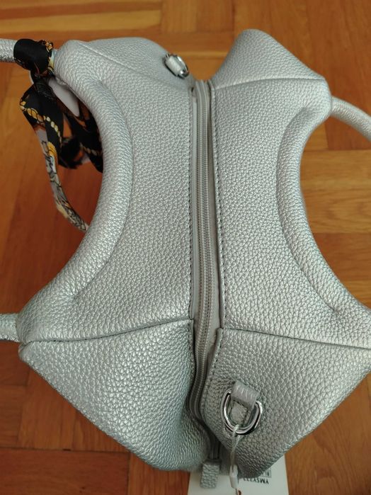 Дамска нова чанта цвят сребро