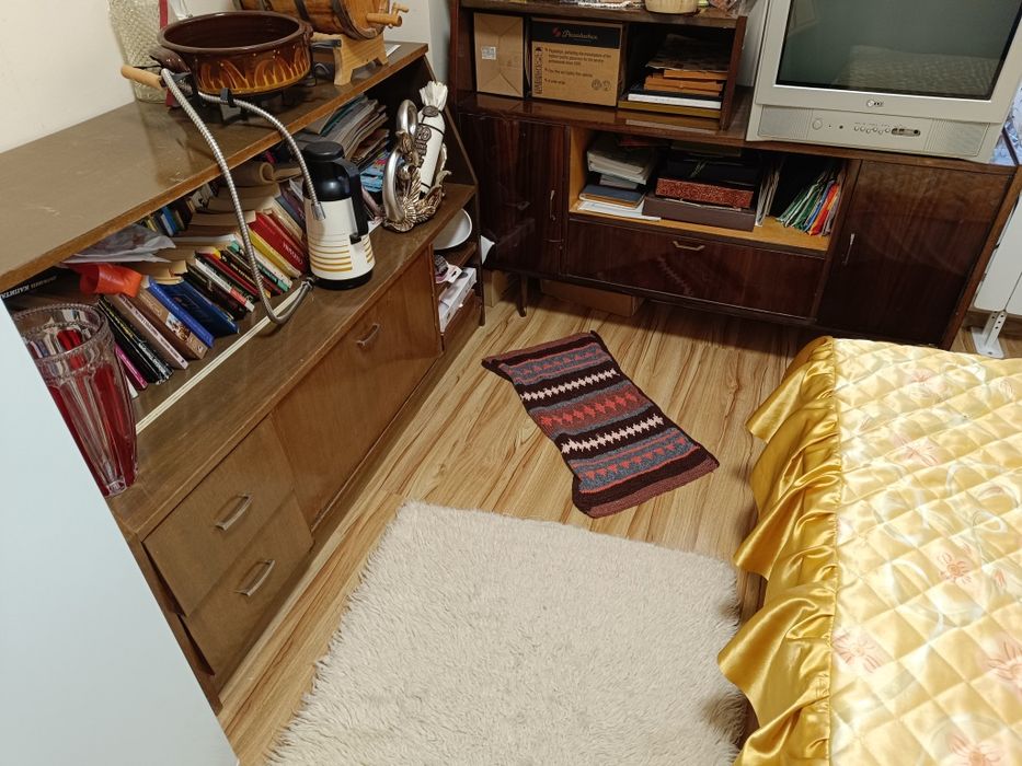 Приста персон и половина с ракла и матрак с подарък шкафове