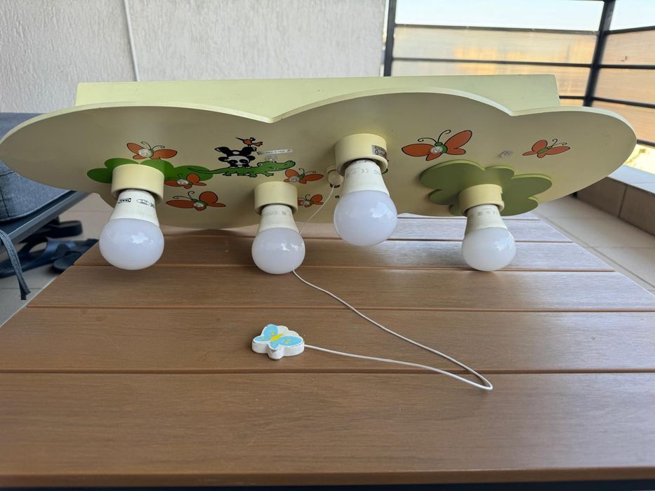 Lampa tavan pentru camera de copii