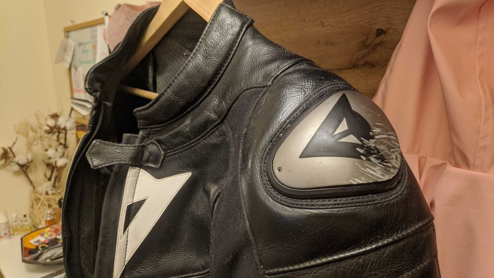 Дамска Dainese екипировка, размер 42, Подарък HJC RPHA 11, matt black