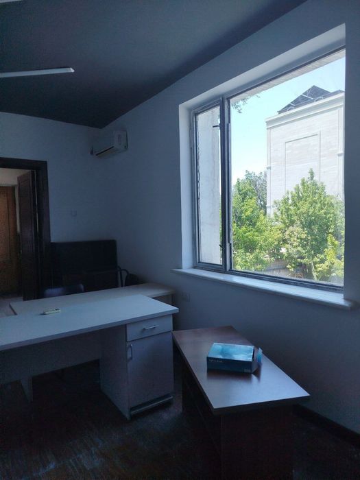 Чиланзар Ц-квартал ГАИ 37м² 16м² 2кабинета+склад 35м²-20м²1этаж 2помеш