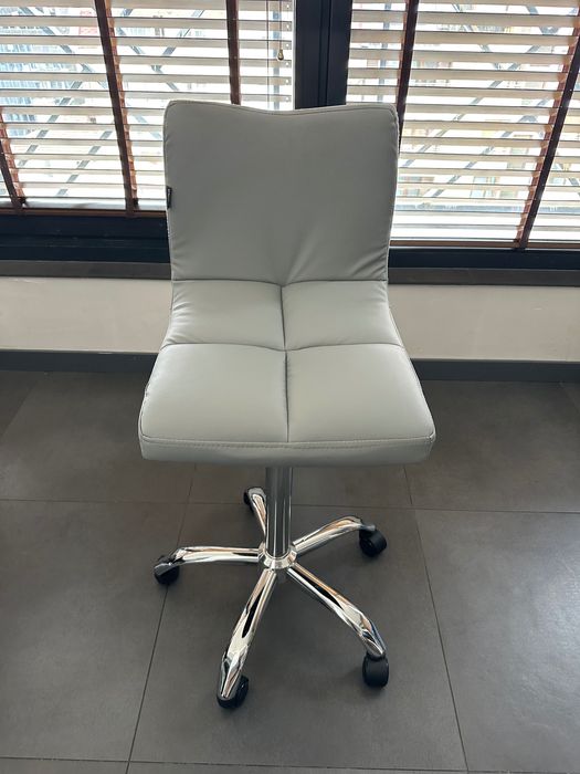 Висок стол на колелца с 24м гаранция и безплатна доставка