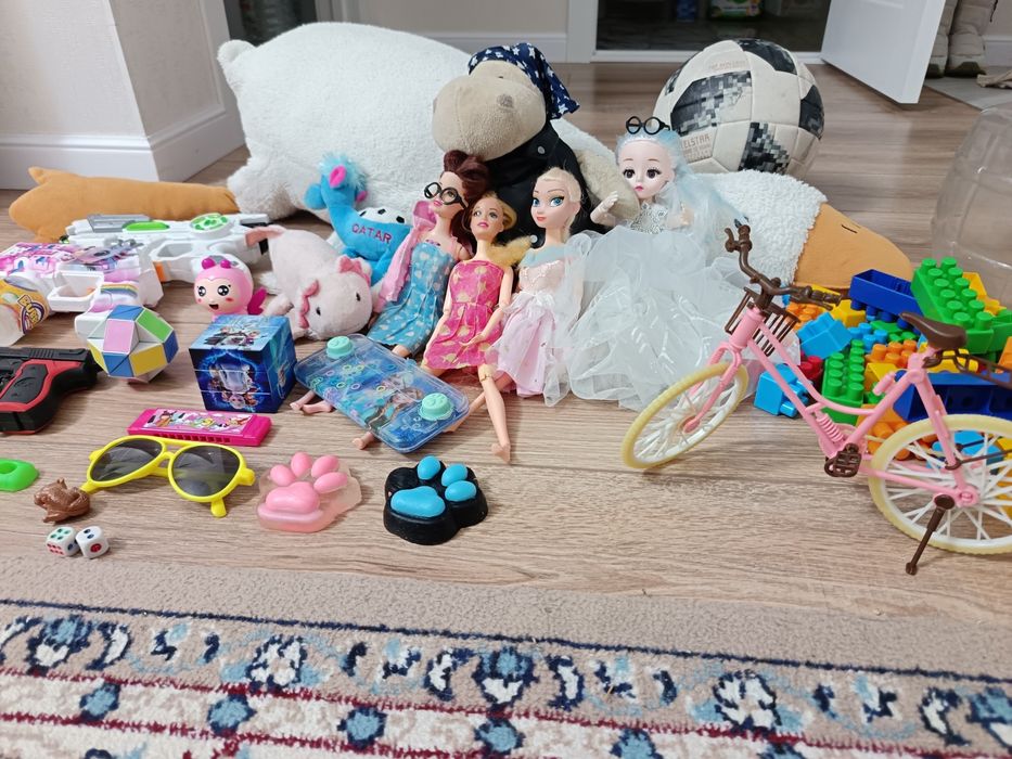 Ойыншықтар,конструктор, доп, қуыршақтар сатылады