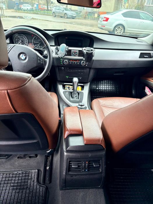 Vand BMW seria 3 E91 2.0 163Cp automat NEGOCIABIL