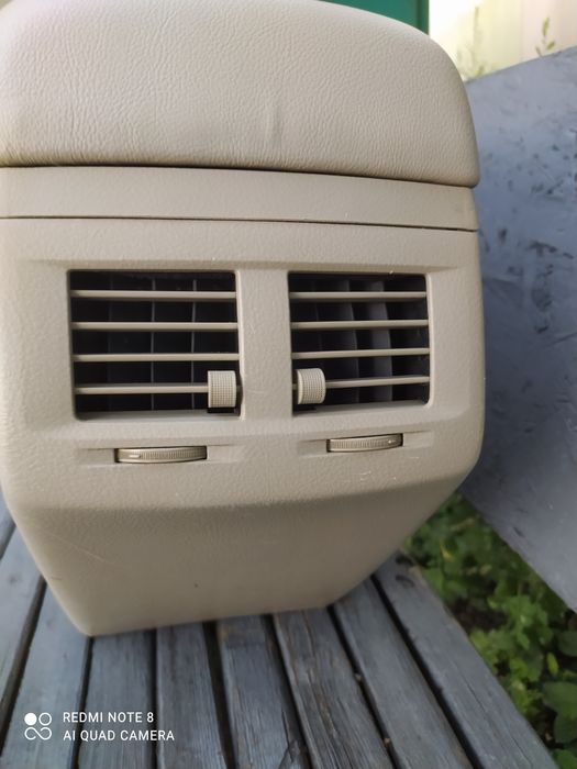 Продам подлокотник на Авалон