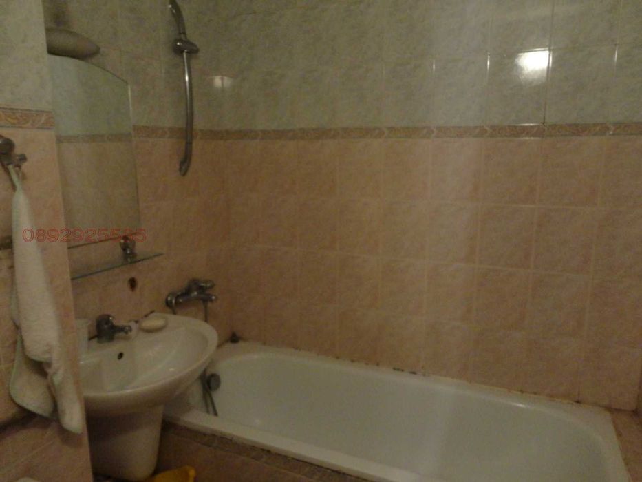 Тристаен апартамент под наем в София