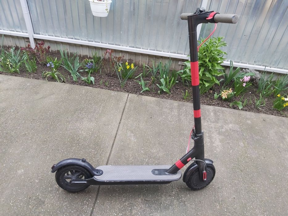 Vând trotineta xiaomi impecabila!