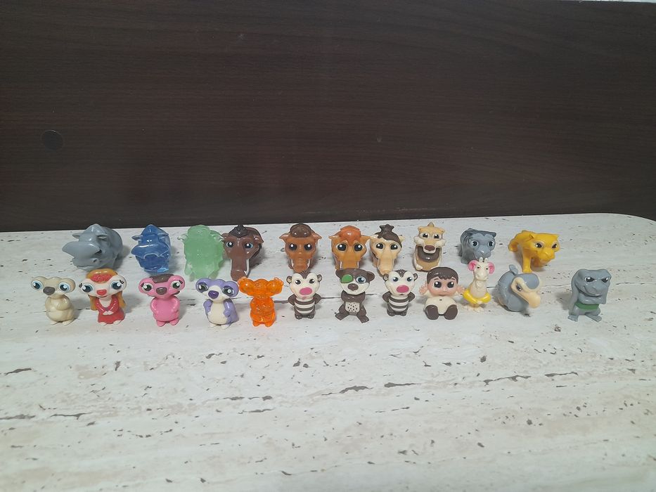 Toată  colecție 22  Figurine