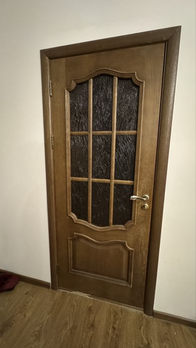 Межкомнатные двери из дерева со стеклом и без, отличное состояние