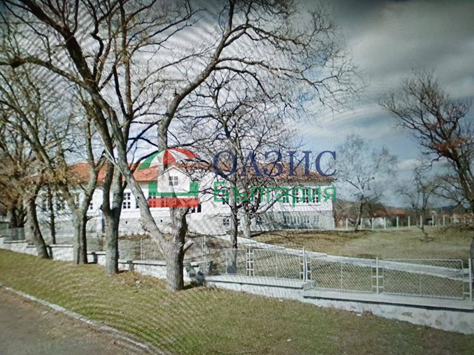 Парцел-1925 кв. м. и стара къща-46 кв. м., с. Хаджиите, Общ. Карнобат