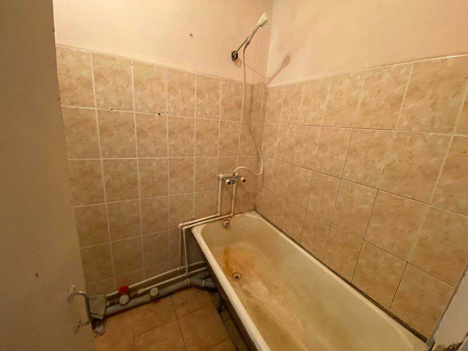 Продаётся 2х комн квартира на 4 этаже Ор-р 6 микрорайон Лавита