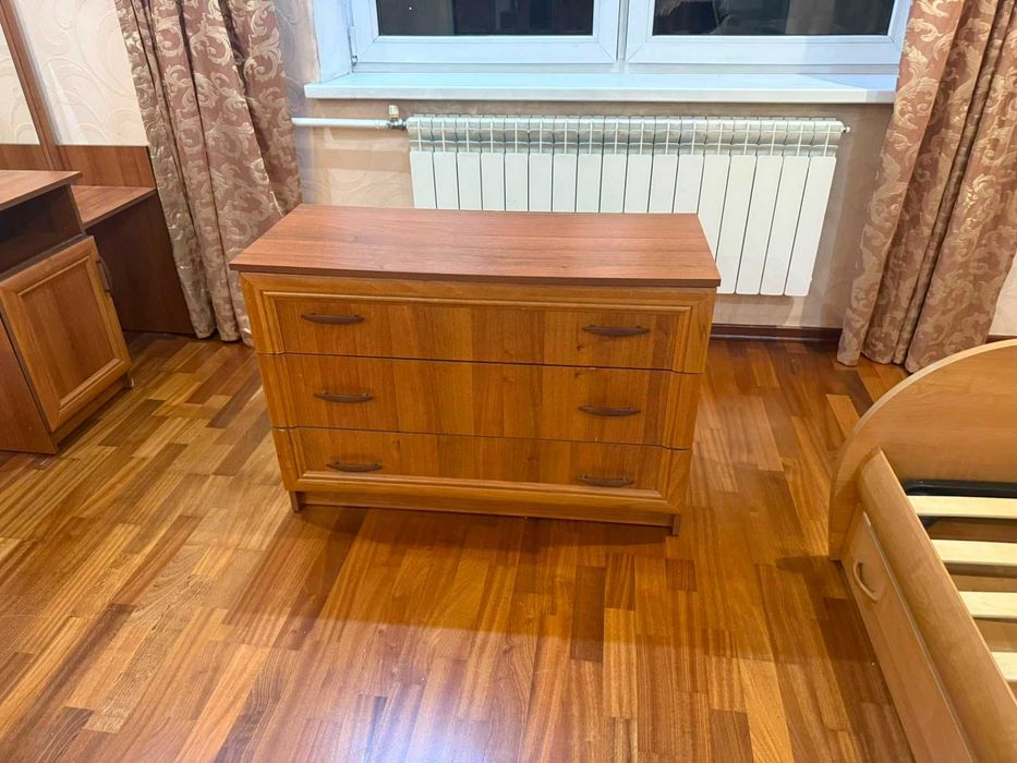 Продам спальный гарнитур и 2 кровати