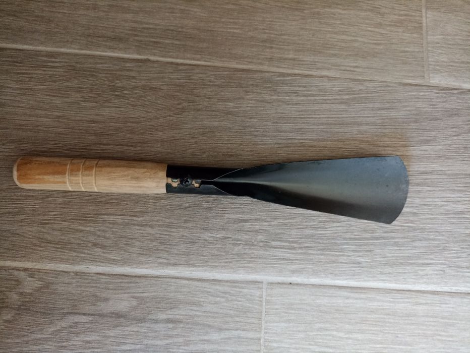 Лопатка за почистване на косачки за трева