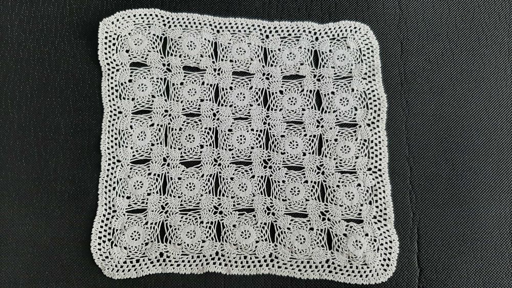 Ръчно плетени карета за маса