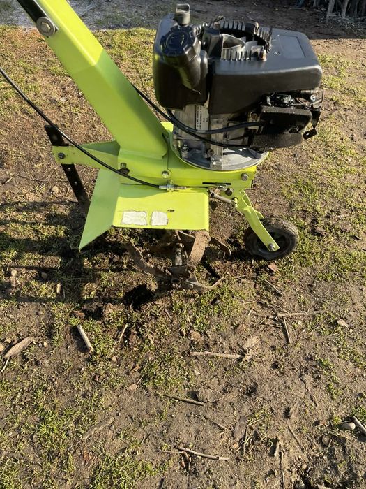 Vând schimb motor și motosapă în stare bună nu are demaro și nici filt