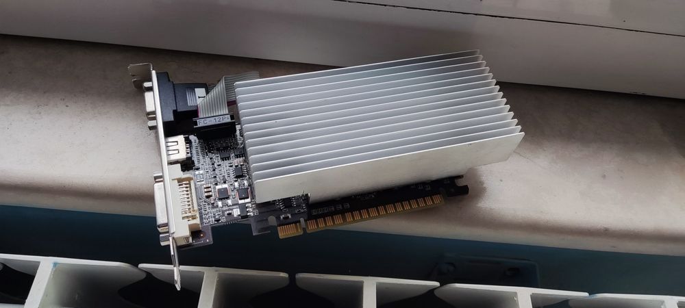 Продавам видеокарта GT520 1024mb