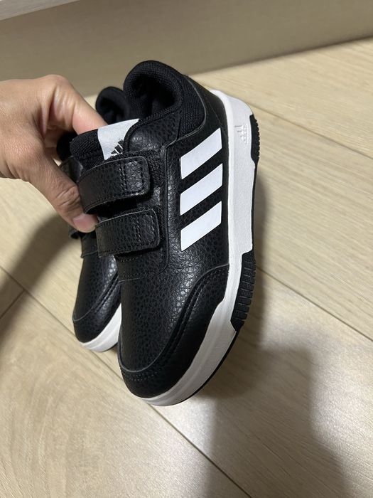 Десткие кроссовки Adidas