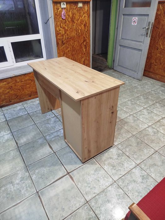 Бюро с две чекмеджета