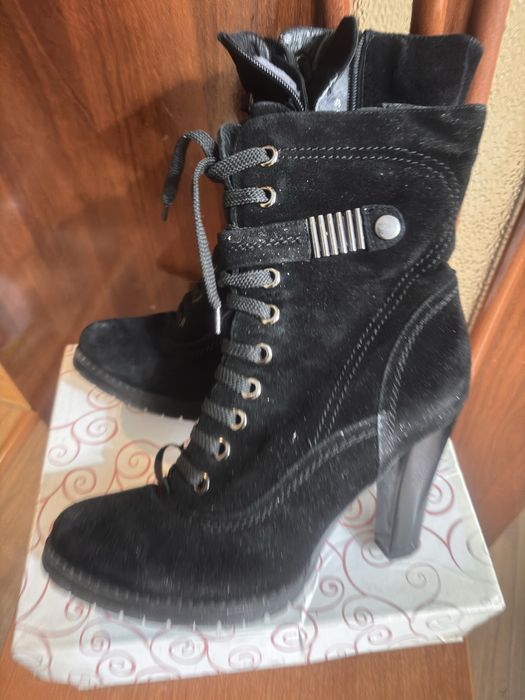 Продам полуботинки замшевые