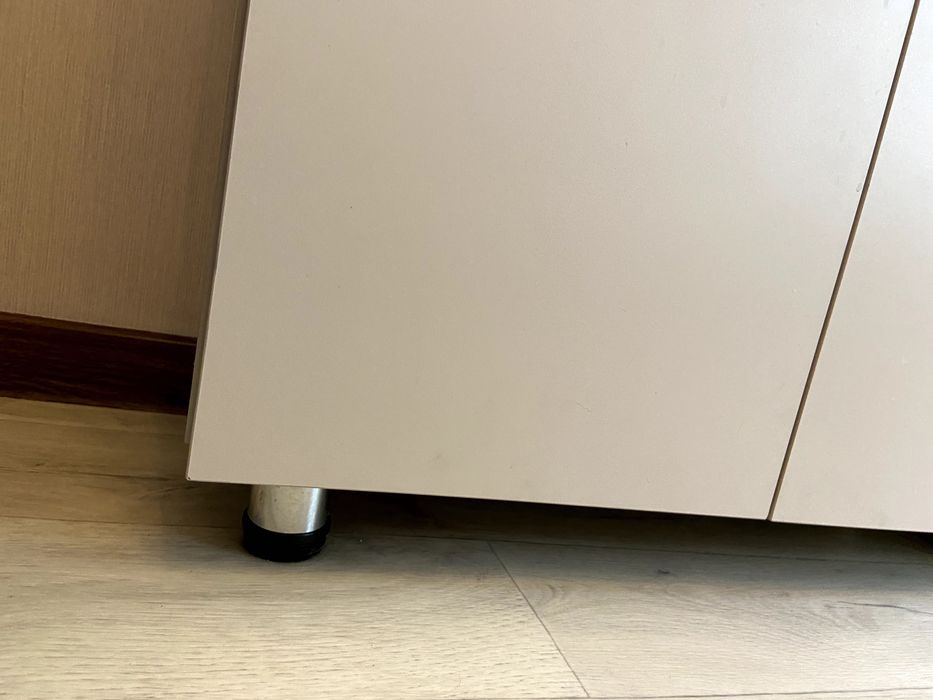 Комод с 4 дверцами