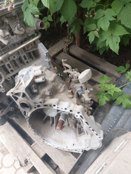 Продам Мотор Тоёта авенсис 2