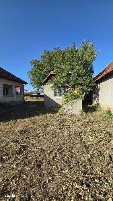 Casă De Vanzare In Apa – Teren 2.551 Mp