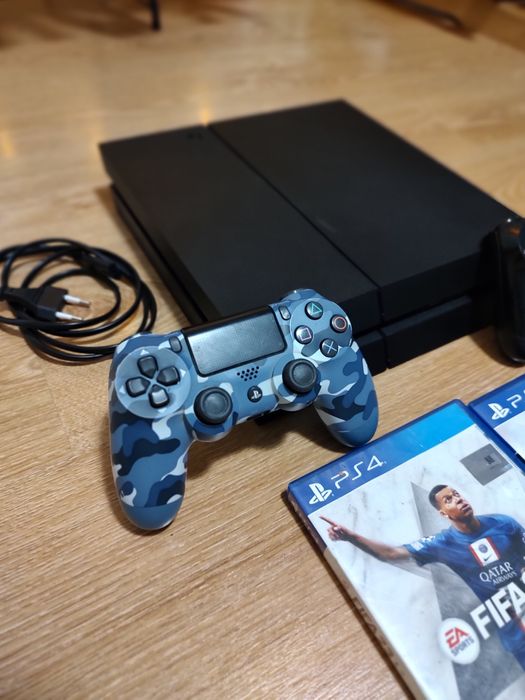 Consola PS4 PlayStation 4, perfect funcțional! 2 Manete + Jocuri Bonus