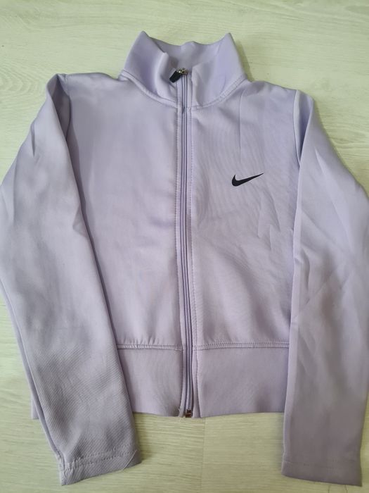 Горнище на Nike.