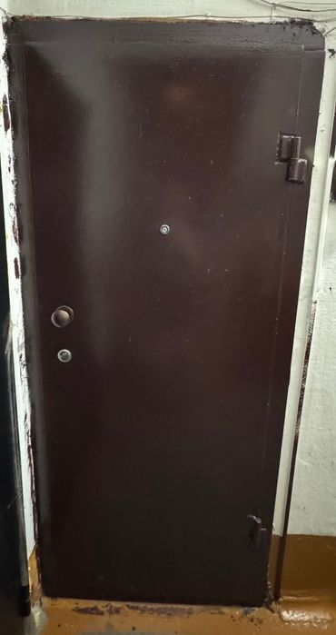 Продам утепленную металическую дверь