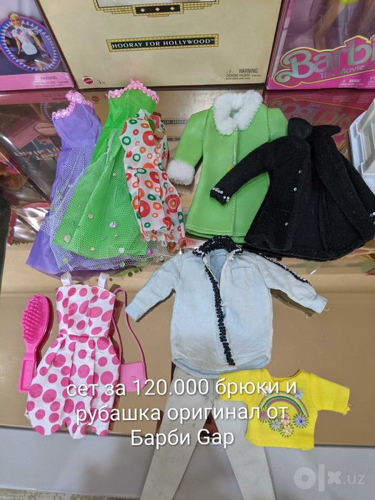 семья кукол с одеждой от Барби