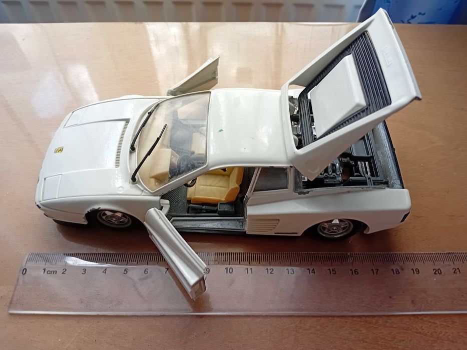 Macheta metal Ferrari Testarossa Bburago