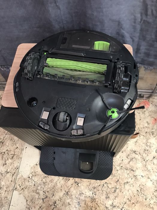 Робот прахосмукачка iRobot Roomba Combo j9+