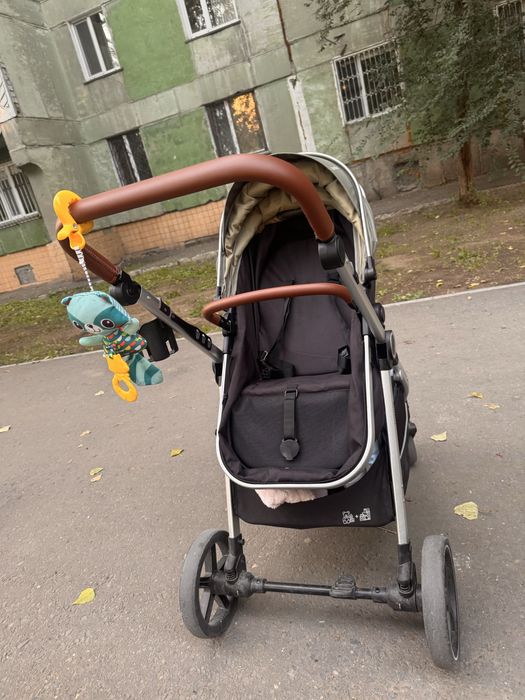 Продам всесезонную коляску-трансформер