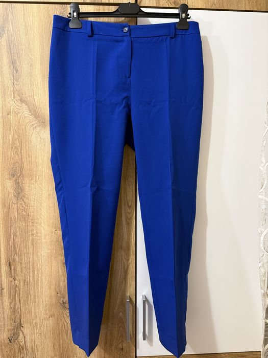 Дамски костюм Aleta Parizi (Andrews). Обличан един път .