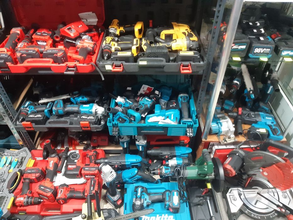 Шуруповерт, безщеточный, щеточный, ударный