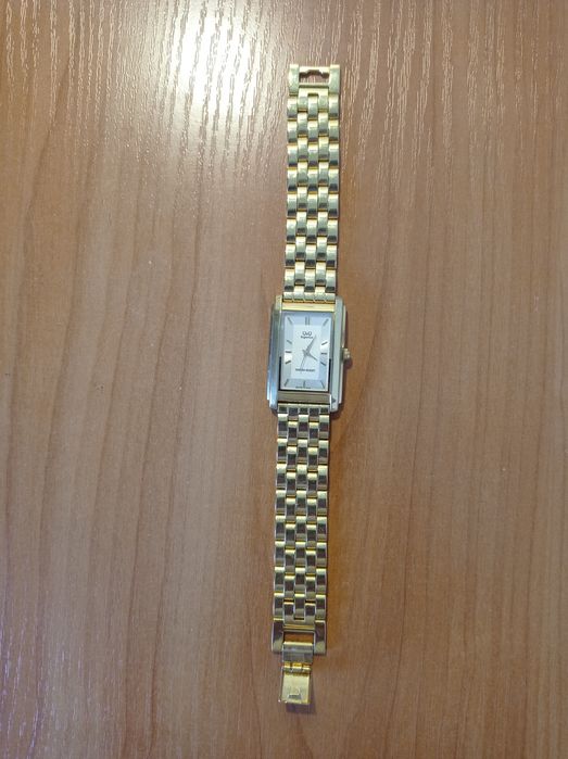 Женские наручные часы Q&Q Superior Quartz