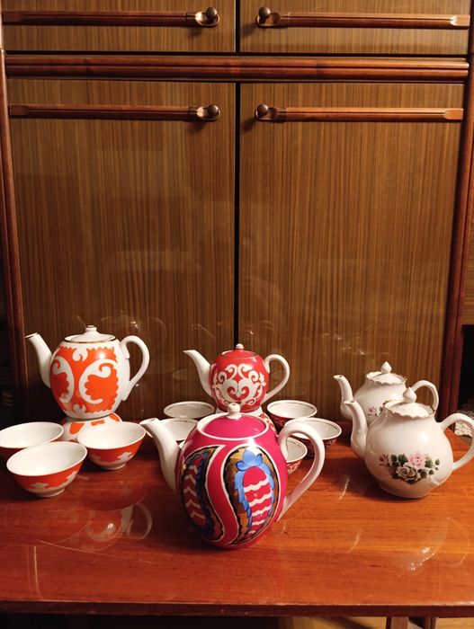 Чайники,касушка,пиалушки.