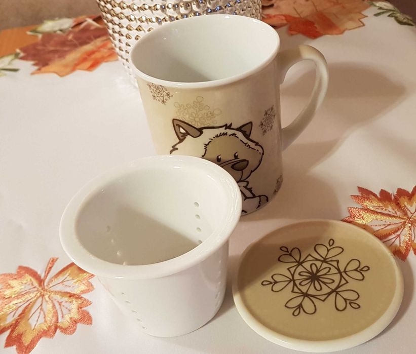 Cană cu capac și infuzor din porțelan